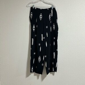 Burke Avenue Black & Cream women’s flowing pants size Medium preowned.